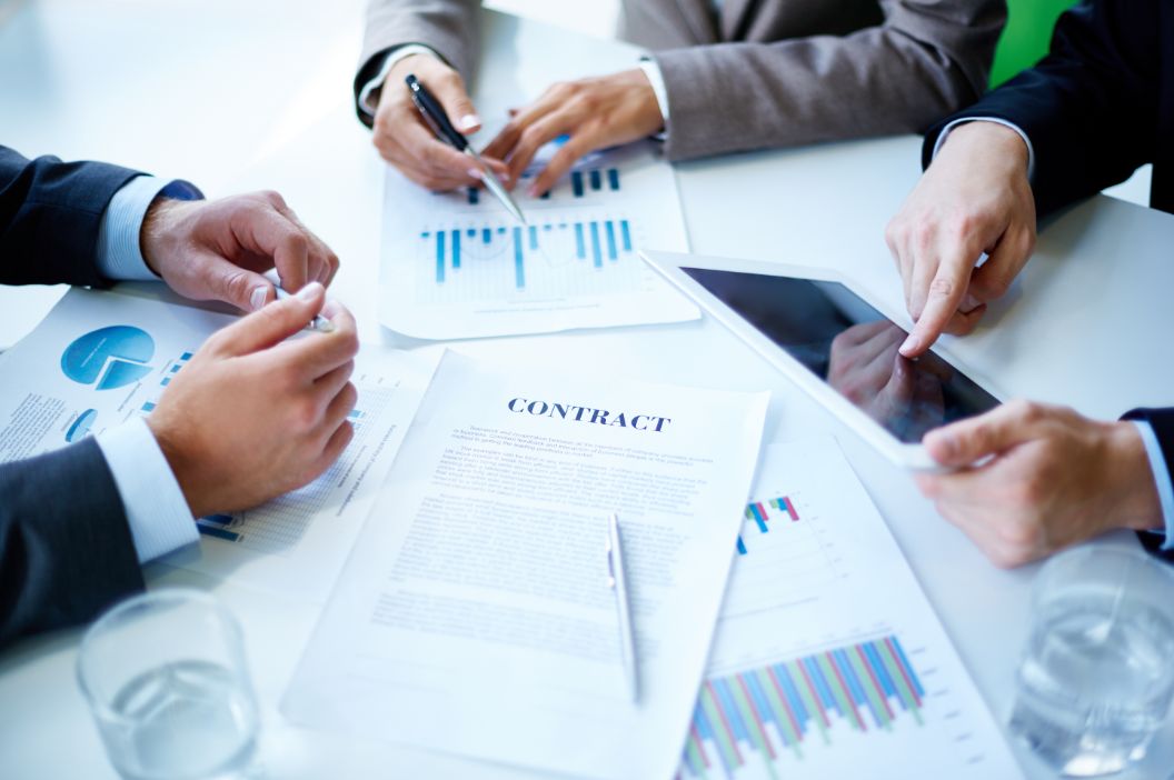 6270ef9a84bae6a69694b26b_6214f9dfd9ea06240de82175_business-peop_p77844