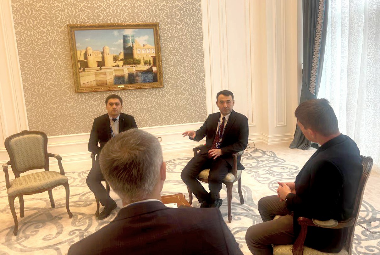 2-photo_5388596300800442531